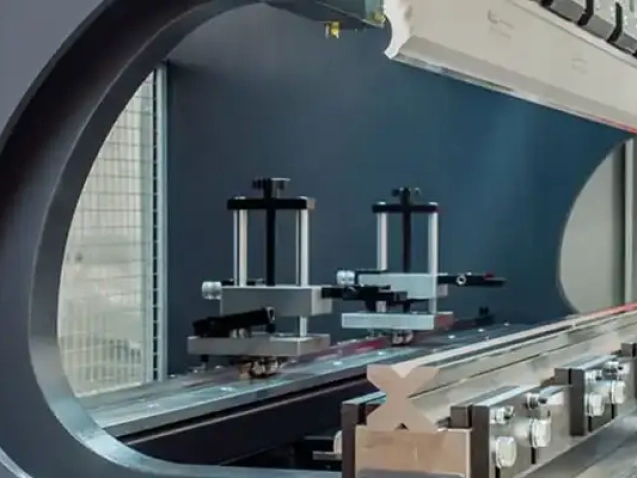 نمونه CNC صنعت پرسکاری در متحدان کوشا