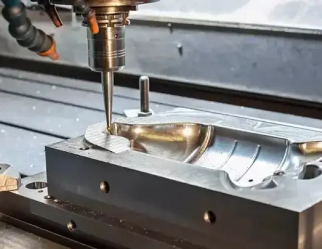 فرآیند قالبسازی فلزی و انتخاب مواد خام باکیفیت در کارخانه متحدان کوشا