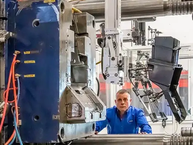 تصویر قالب فلزی دقیق برای ساخت قطعات پلاستیکی با کیفیت بالا