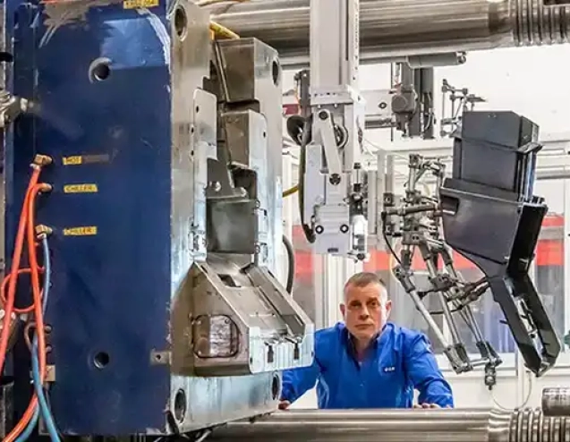 تصویر قالب فلزی دقیق برای ساخت قطعات پلاستیکی با کیفیت بالا