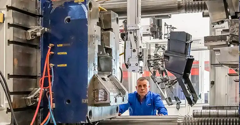 تصویر قالب فلزی دقیق برای ساخت قطعات پلاستیکی با کیفیت بالا